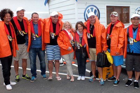 Die groep wat die uitdaging vir haaikyk aanvaar het, met Marc Lottering en Bob Skinstad links  